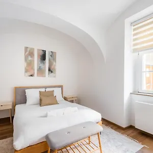 https://george-apartment.praguehotelsweb.com