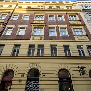 https://autentic-apartments-platnerska.praguehotelsweb.com